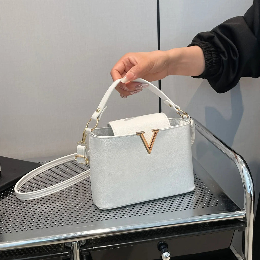 Luxury handbags for women 2026 New VLarge-capacity bucket bag for commuting, hand-held shoulder bag