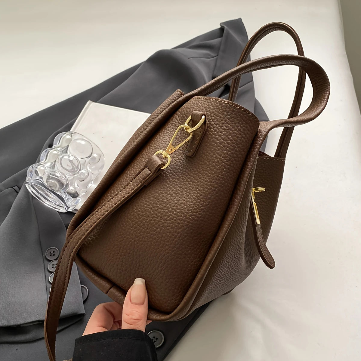 High-value daily multifunctional handbag autumn and winter retro fashion trend simple solid color crossbody bag